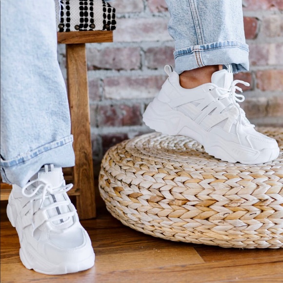 Athletic Solid White Sporty Shoes - Picture 4 of 4